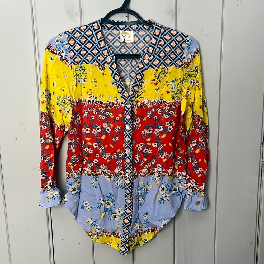 Fig and Flower V-neck Blouse Colourful Boho Floral Soft Women’s Size Small